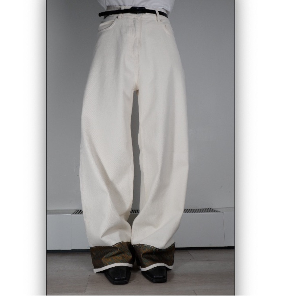 High-Rise Cream Wide-Leg Jeans with Contrasting Printed Cuff